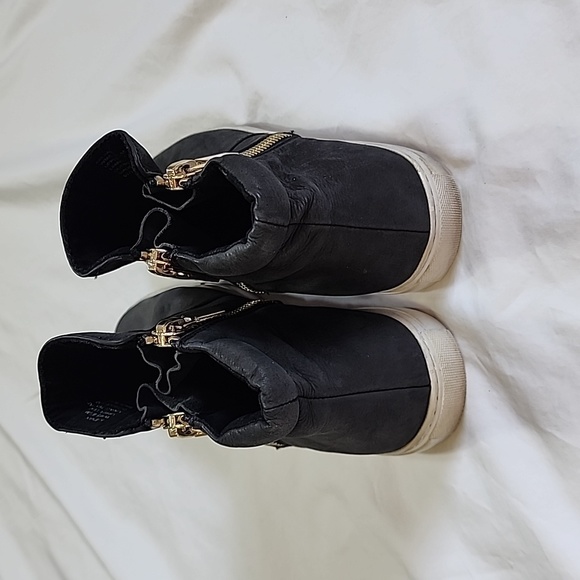 Kenneth Cole Booties - Picture 3 of 5